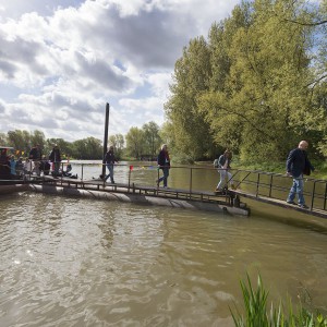 03 aankomst op loopplank Stadsblokkenwerf